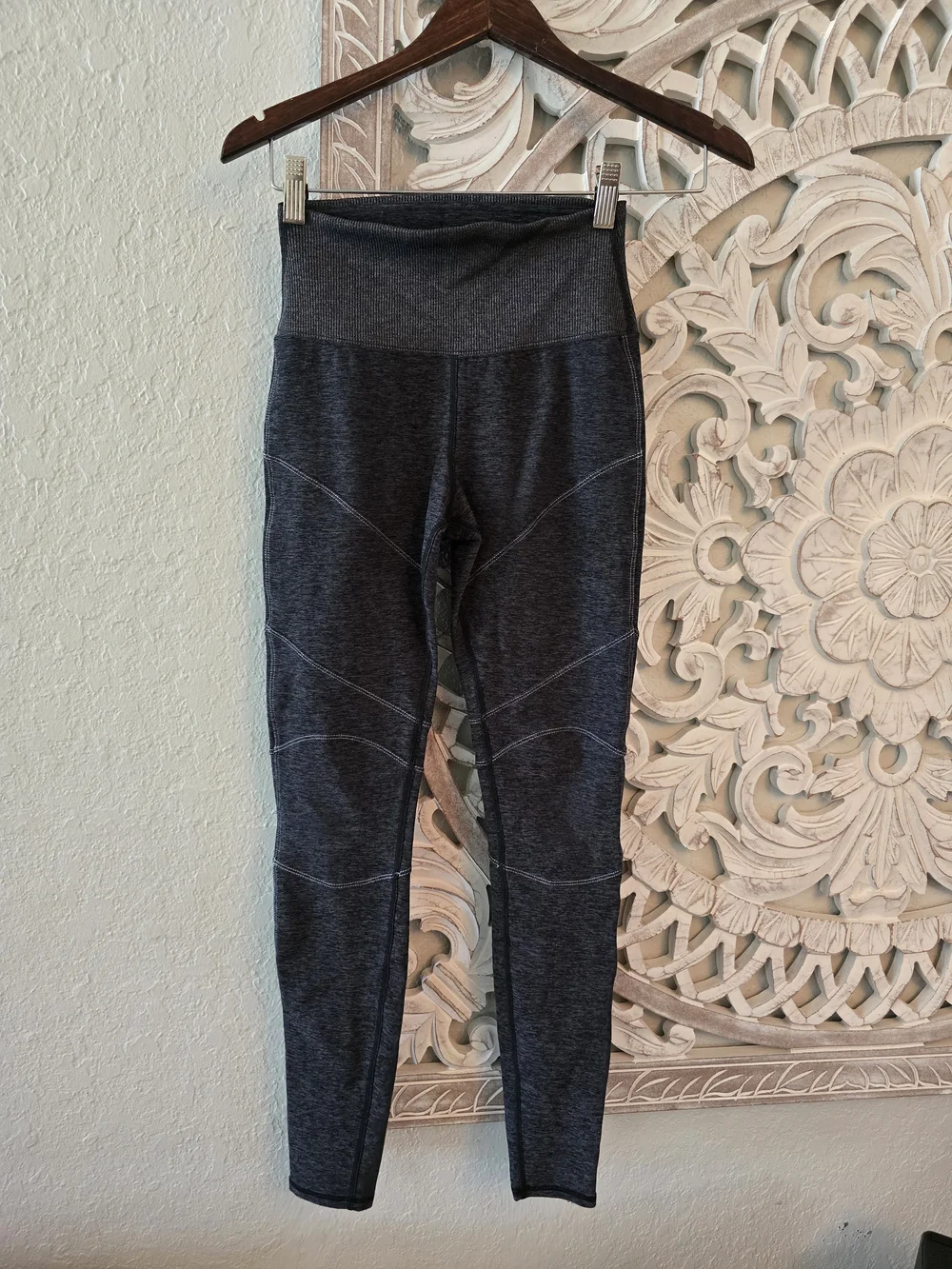 Alo Yoga Women’s High-Waist Alosoft Revel Legging Dark Heather Gray XS